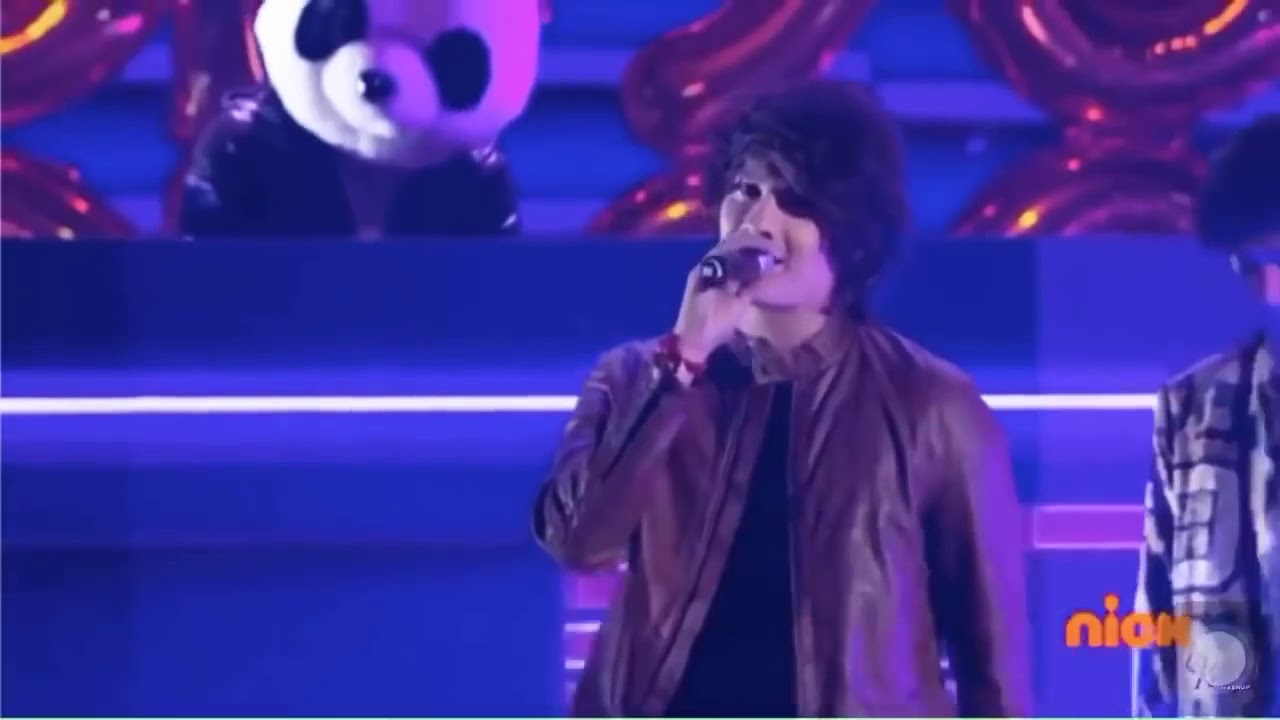 CD9 Danna Paola Feat. Ana mena - Prohibido - Kids Choice Awards 2018