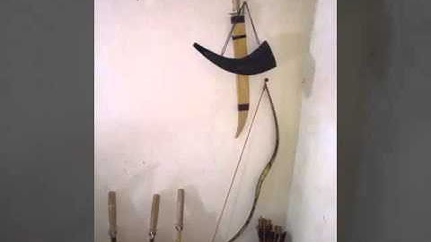 Cung tên, kiếm thái, dao mèo ,tù và sừng trâu, nỏ dân tộc