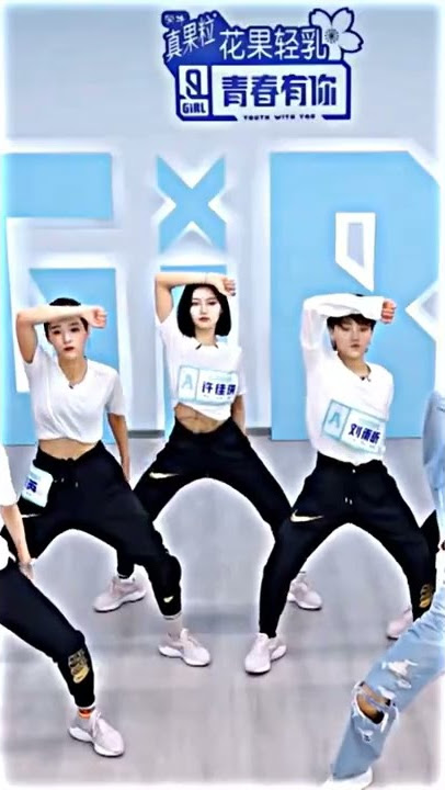 blackpink lisa dance on exo eve #exo #blackpink #eve #lisa