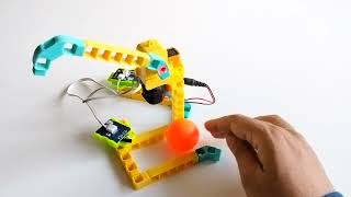 Motorised Ball Pusher Robot using WitBricks and WitBlox.