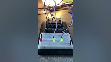 Traffic signal. BBC micro:bit with Kitronic prototyping system