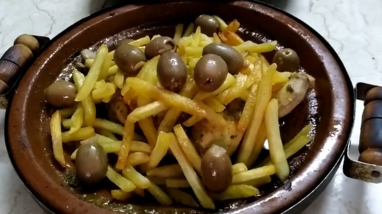 طاجين الدجاج بالزيتون والبصلة على الطريقة المغربية