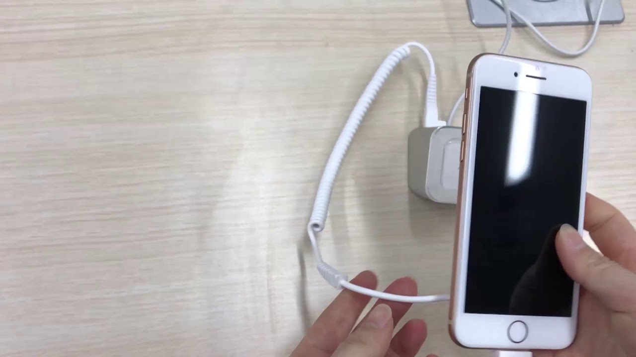 携帯ショップのスマホ盗難防止をサポートする展示台 ジャパンワン株式会社