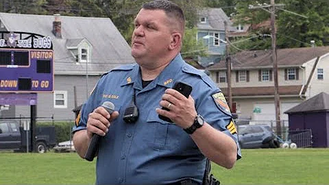 SGT OF 20 YEARS ASKS A KID IF HE WANTS TO MAKE A BET HE CAN ENTER A HOME WITHOUT A WARRANT!