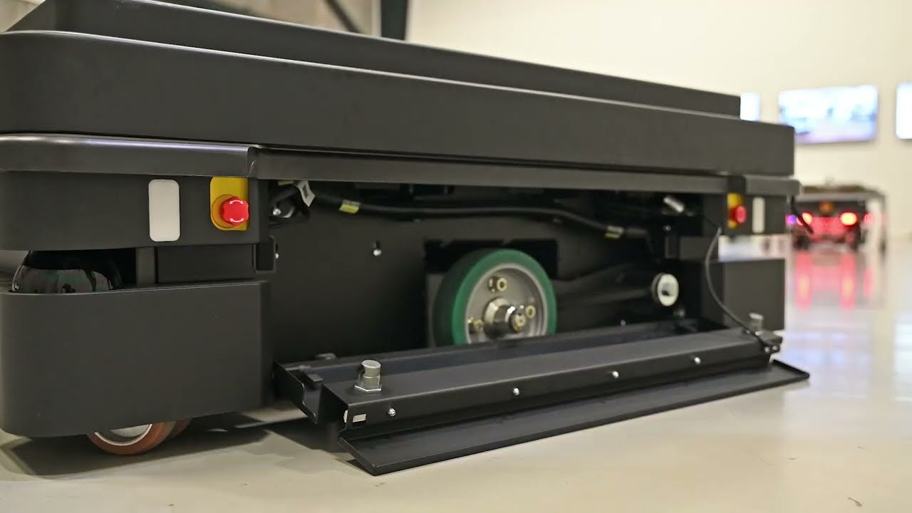 Accessing the side compartment of MiR600/MiR1350