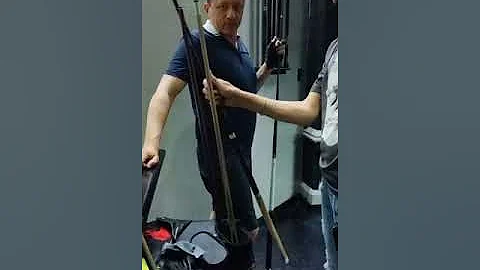 Shane Van Boening taking a closer look to my McDermott Chops Cue Limited Edition.