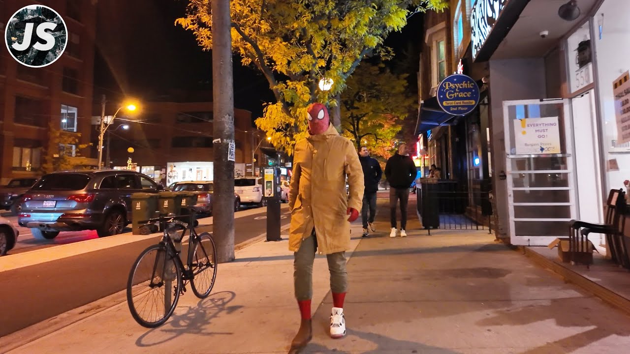 Saturday Night in Little Italy on College (it's quiet) | Toronto Walk (Oct 24)