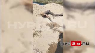 Житель Нового Уренгоя столкнулся с несанкционированным сливом воды вблизи «Пятерочки»
