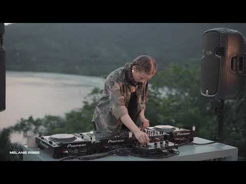 Melanie Ribbe &