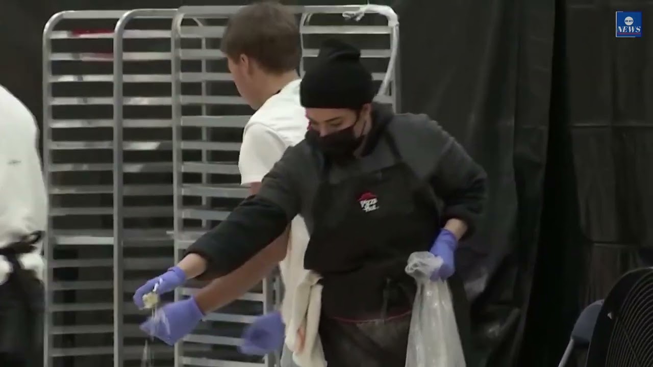 Pizza Hut is attempting tobreak the world record for the "world's largest pİzza" inLos Angeles, CA