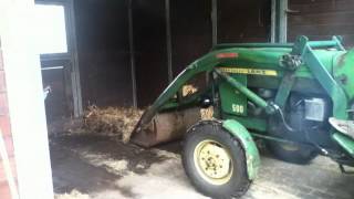 John Deere Lanz 500 mit Frontlader (beim Ausmisten)