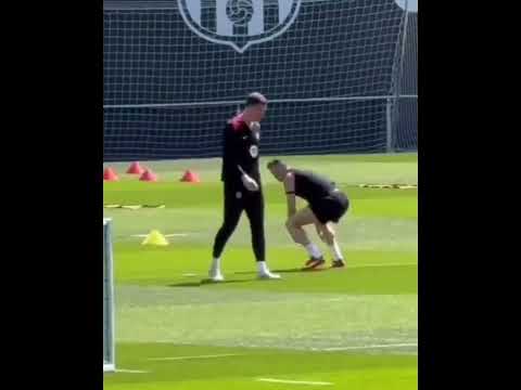😂Barcelona wwe. levandovski and szczesny drama training🎬 دراما ليفاندوفسكي وتشيزني😂 تدريبات برشلونة