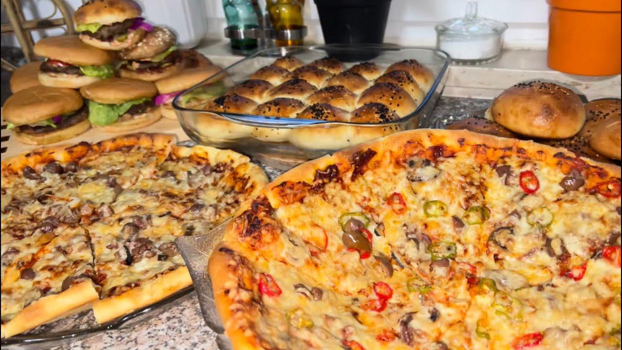 تلاتي بواحد افضل عجينة للبيتزا ولعش النحل او  وتصمون الهمبرجر😋👌