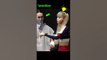 Lisa S Extremely Fast And Decisive Movements Oh So Cool Blackpink Lisa Lalisa Money 
