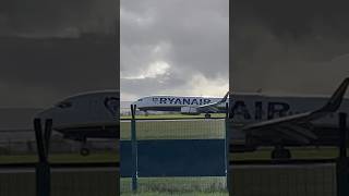 Ryanair Boeing 737 Smooth Landing