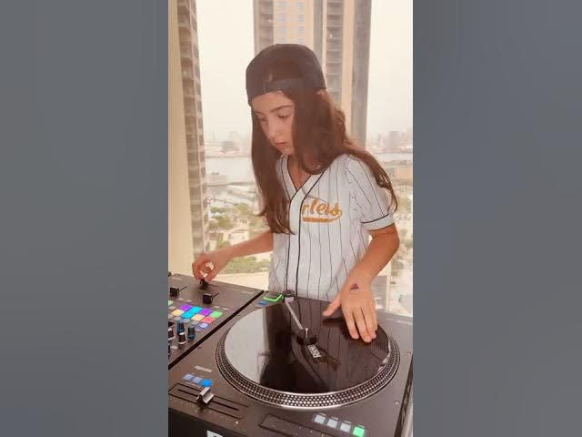 Scratch practice by 10 years old Dj Michelle
