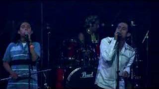 Video thumbnail of "QUIRQUIÑA - Incurable  (en vivo)"