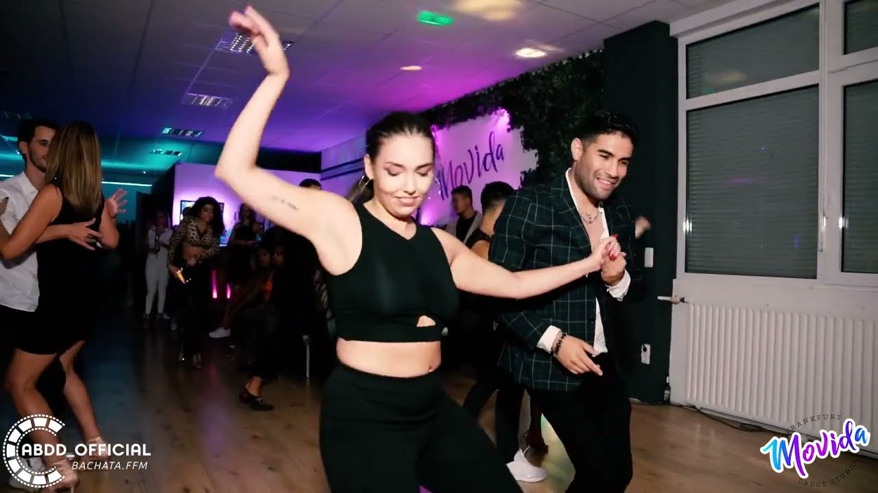 DOBLE FILO ROMEO SANTOS SOCIAL BACHATA DANCE / Marco Espejo y Raquel bailando en Frankfurt movida