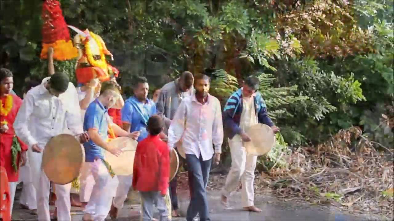 Marche sur le feu au Temple Koilou Moulvin Moka St-Marie