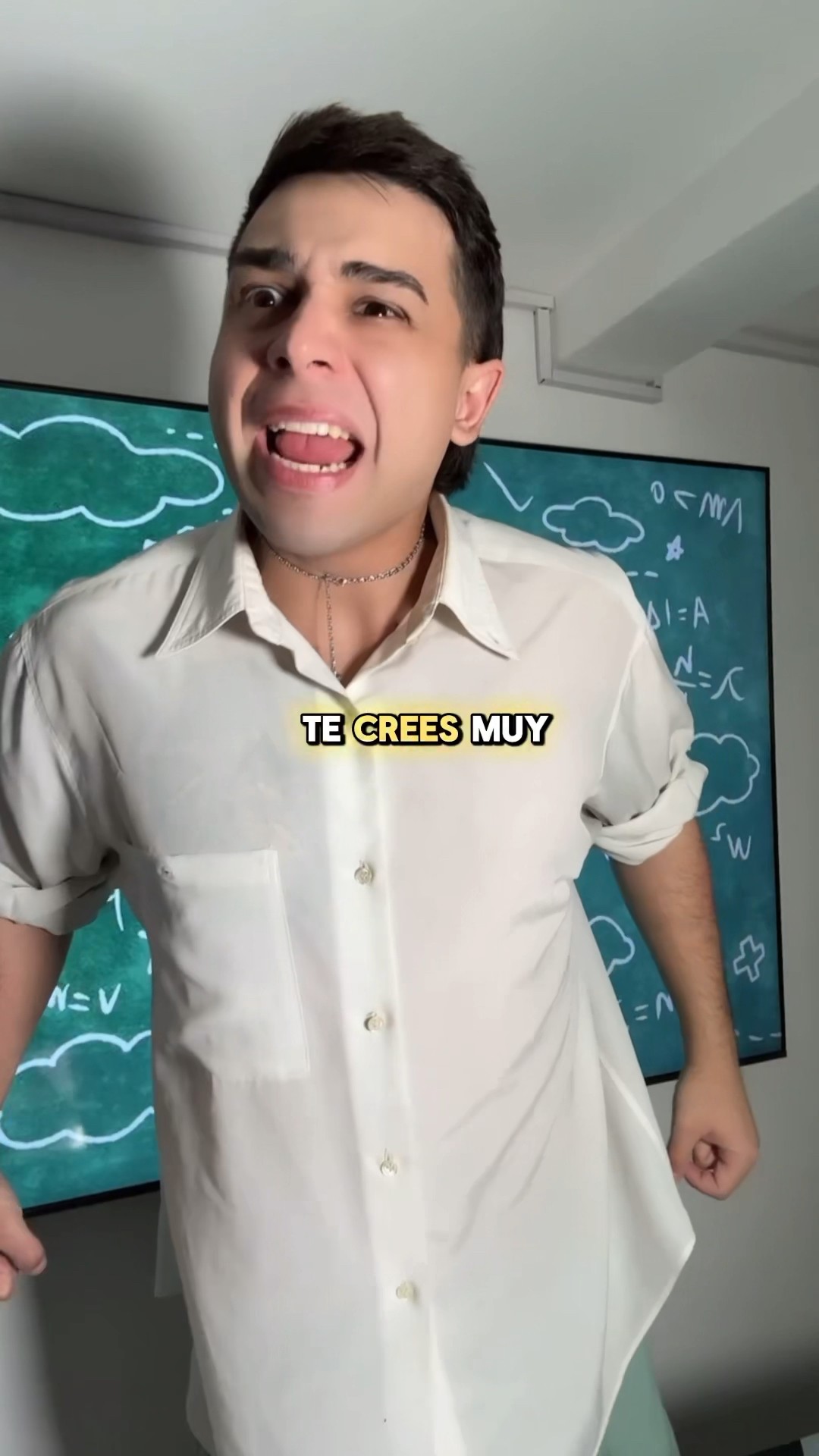 EL COMPAÑERO QUE HABLA BAJITO:?