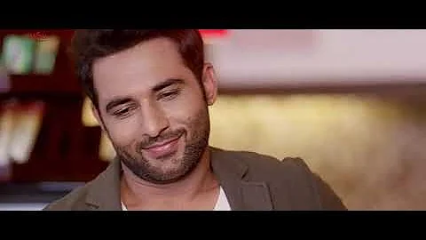 coffee shop ta bathi si o apni saheli nal-happy+go+lucky.MP4-