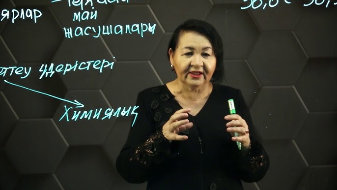 Райли Рид өзін қара жігіт пен жетілген әйелге береді