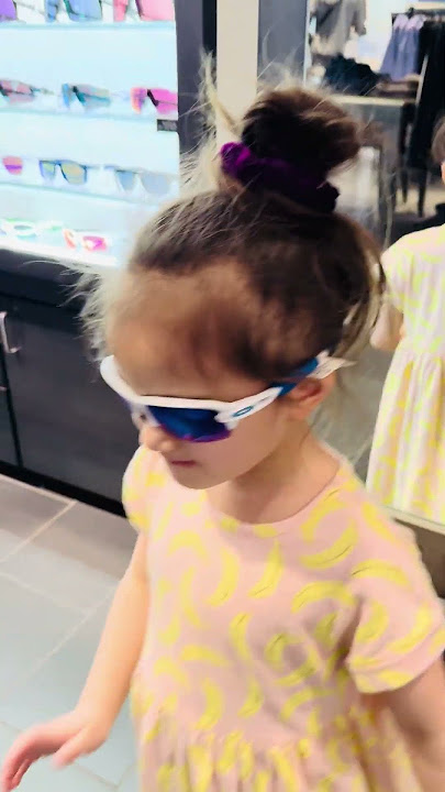 🌈Cute Baby Girl Trying Her NEW Oakley Sunglasses #oakley #sunglasses #shorts #viral