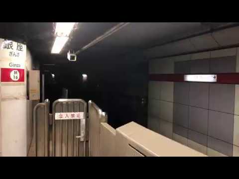 営団（東京メトロ丸ノ内線）02系02-117編成が到着するシーン