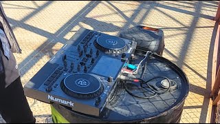 Essigi   Makes Me Happy   