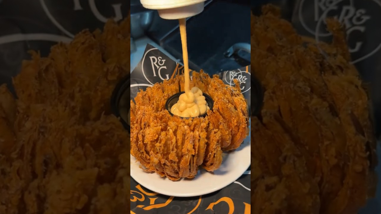 The GOLDEN ONION from The Rust & Gold in Huntington, NY on Long Island! 🧅🔥🤤🤤 #DEVOURPOWER