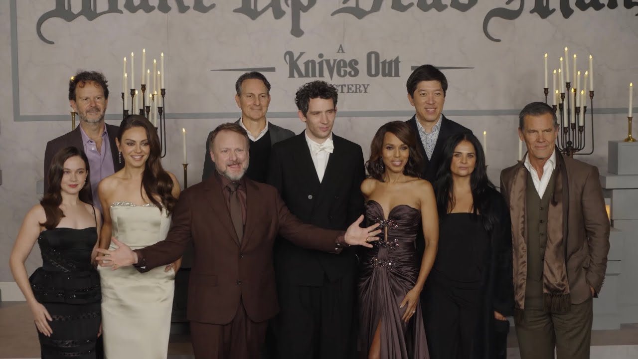 ПРОСНУТЬСЯ, МЕРТВЕЦ: ТАЙНА НОЖЕЙ — ПРИБЫТИЯ НА КРАСНУЮ ДОРОГУ