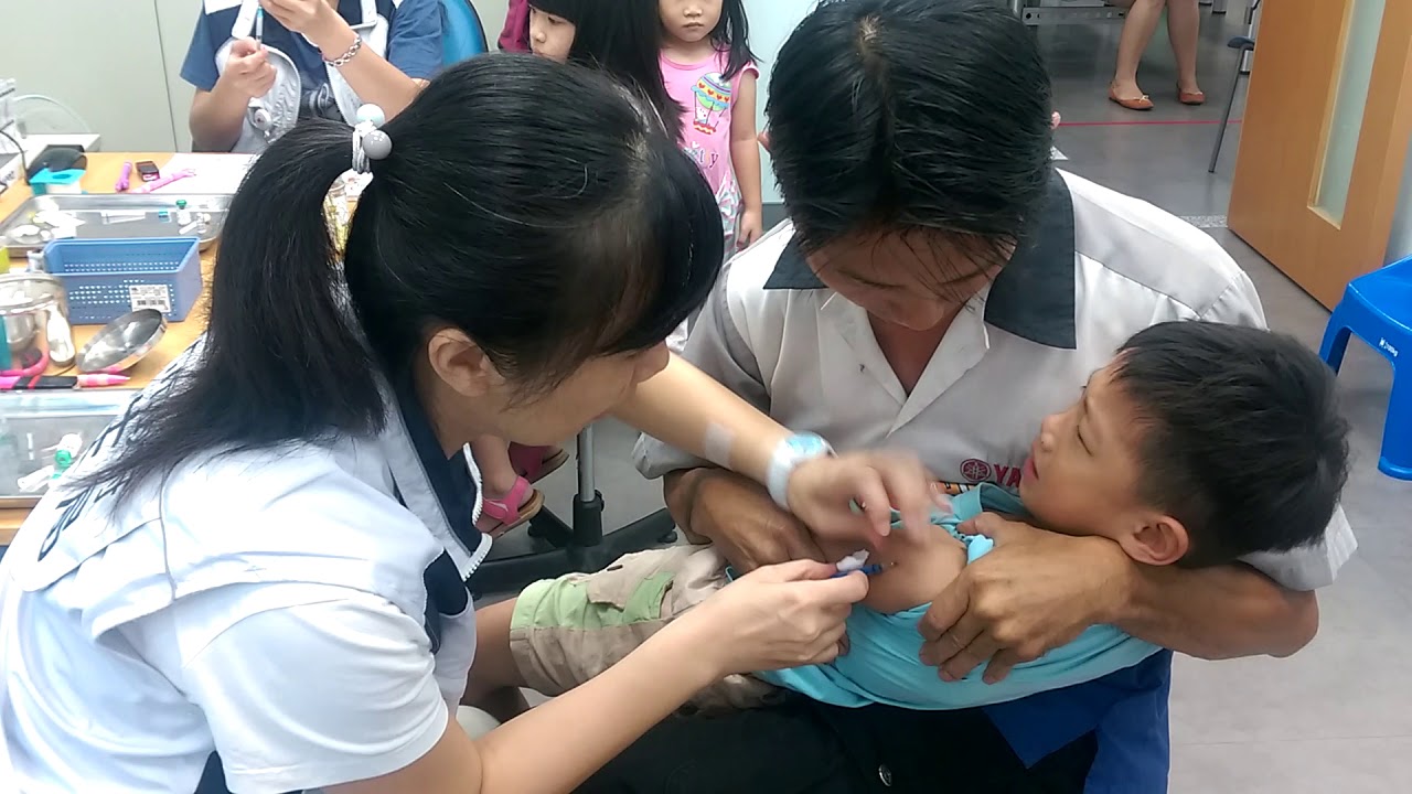 君藝打針好勇敢