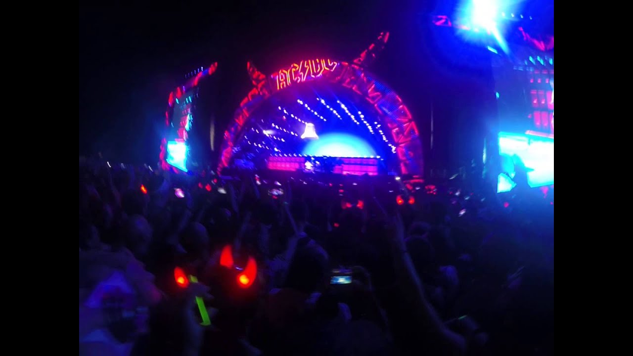 AC/DC Imola 2015 full concert part 4/5 - YouTube