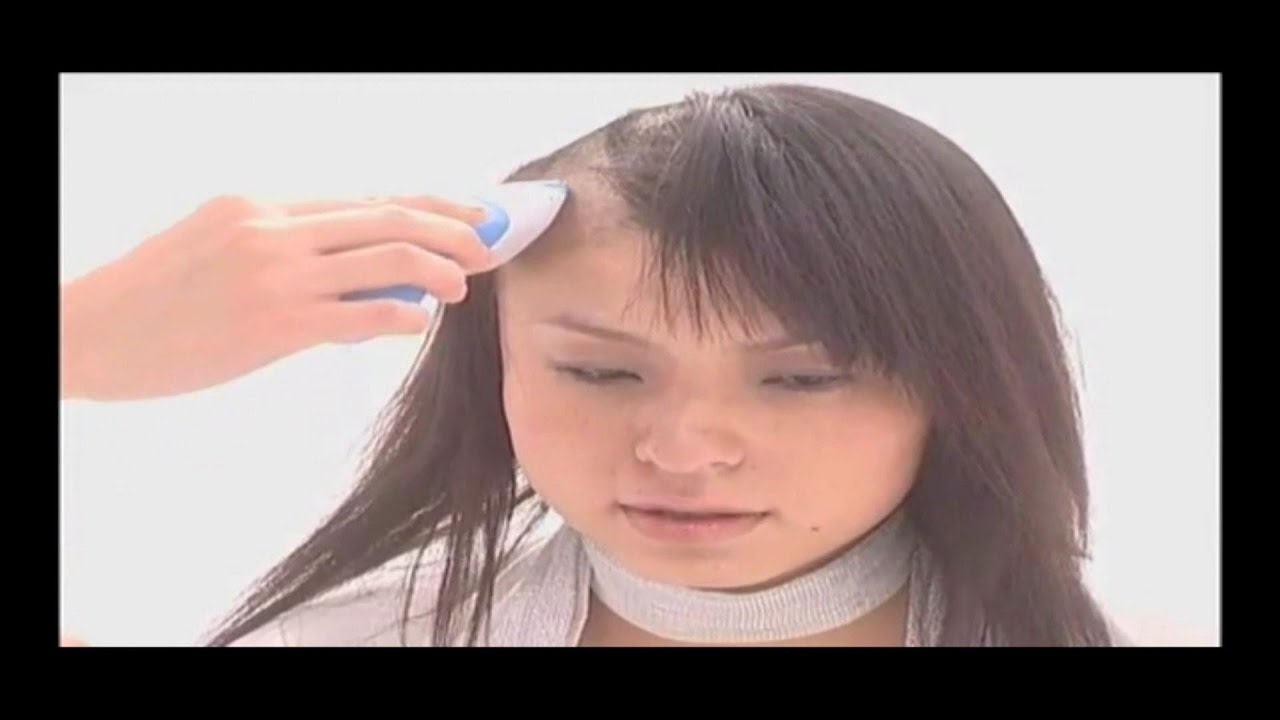 日本女性 半分剃髪