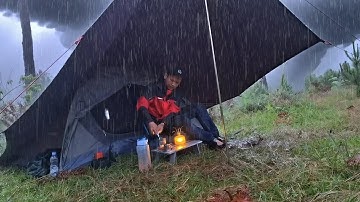CAMPING DURING IN HEAVY RAIN WITH THE CRAZIEST THUNDERSTORM // struggling to build a shelter