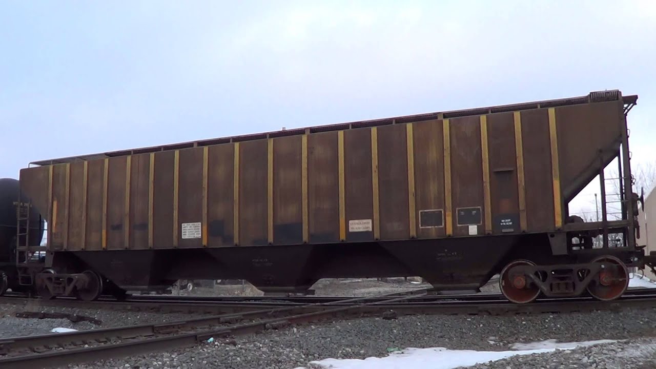 HLCX 8169 SD40-2 leads CSX Q500 Unique Leslie RS3K horn