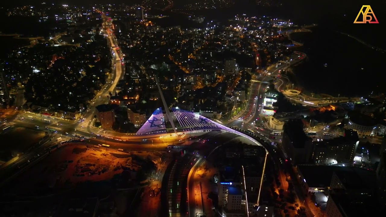 "חרבות ברזל" דגל ישראל מואר ע"ג גשר המיתרים בירושלים במבט מלמעלה!