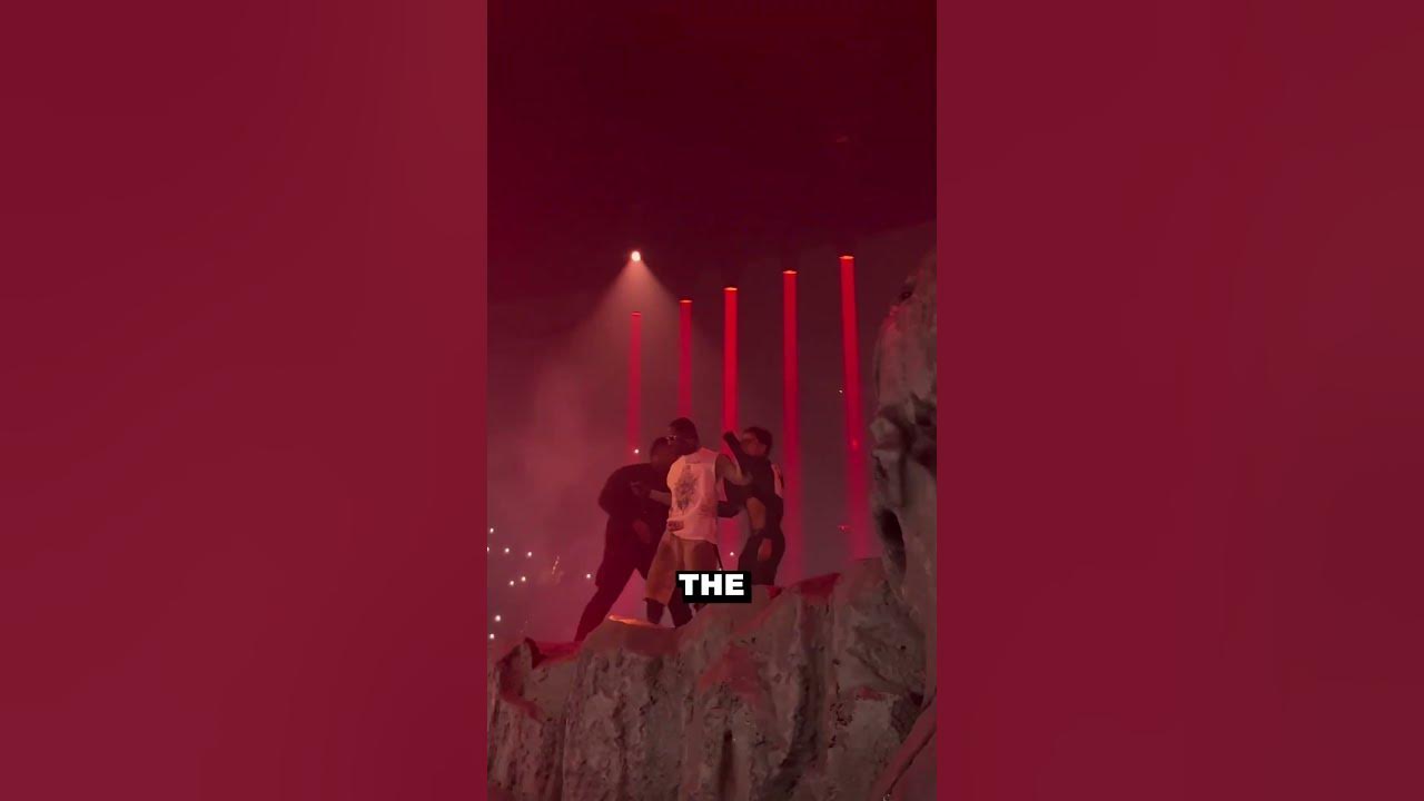 Surprising Moment as Fan Rushes Travis Scott Onstage! Surprising Moment as Fan Rushes Travis Scott Onstage!