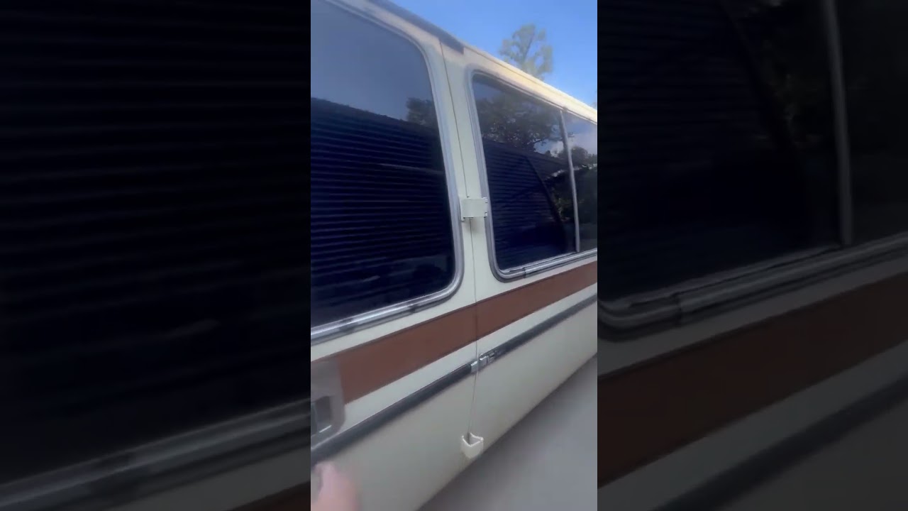 1-Minute 1973 GMC Glenbrook Motorhome Tour 
