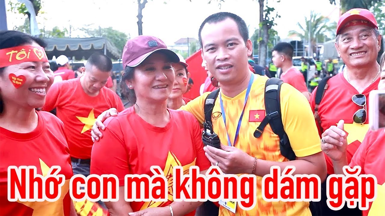 Bố mẹ Hồng Duy hy sinh vì đội tuyển Việt Nam - CĐV tặng thầy Park món quà quý