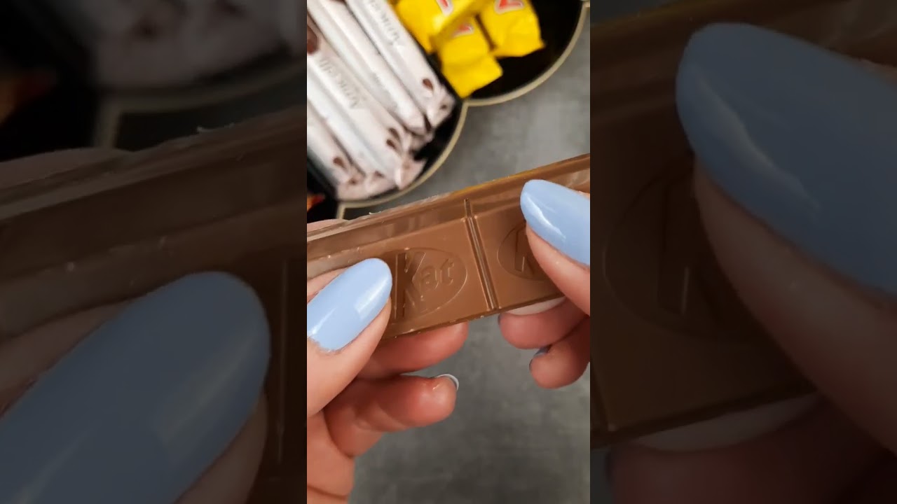 🍫Breaking KitKat Chunky Peanut Butter 