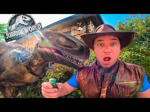 REAL LIFE JURASSIC WORLD BOX FORT RESORT! Real Dinosaurs 🦖