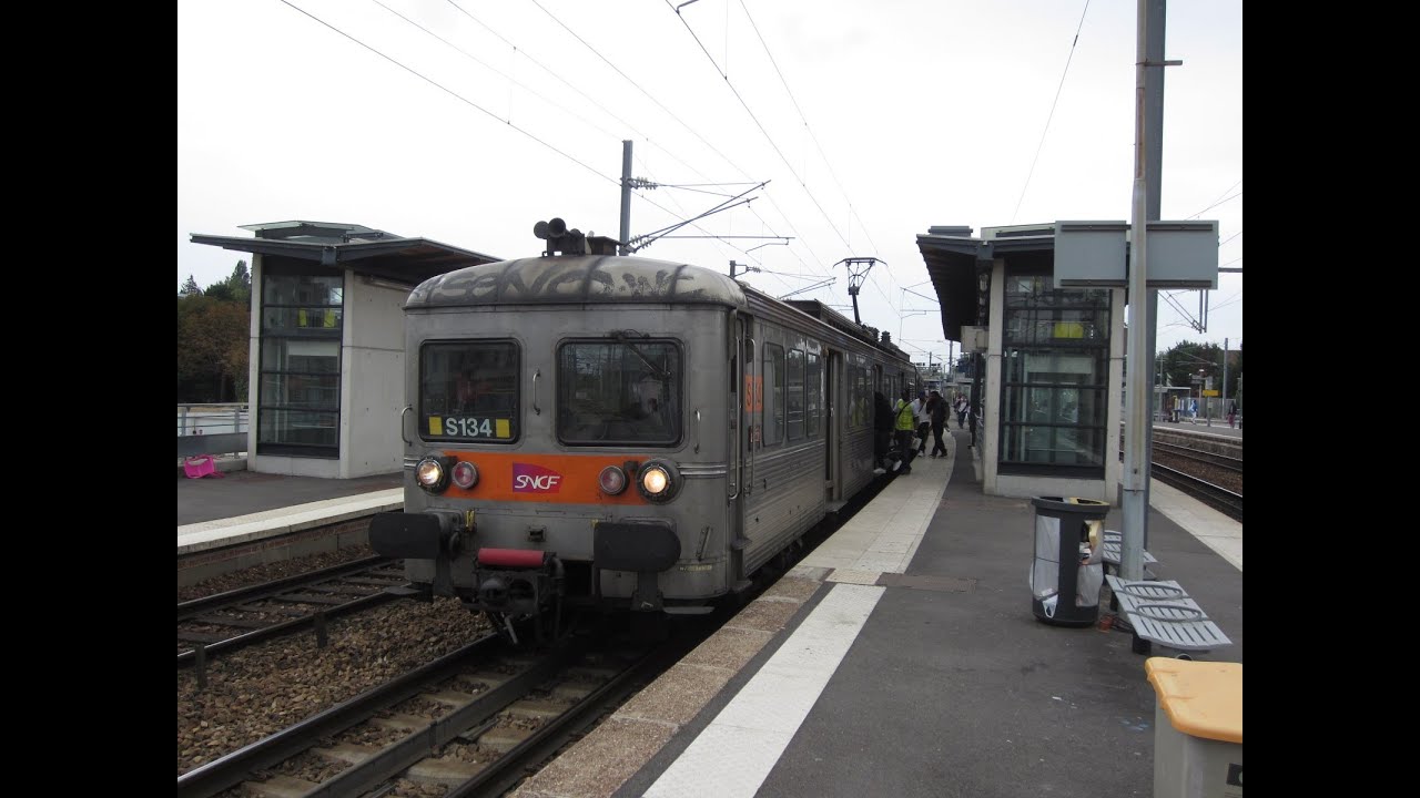 France: Three SNCF Class Z 6100 EMUs (9 cars) depart from Ermont Eaubonne (northern Paris)