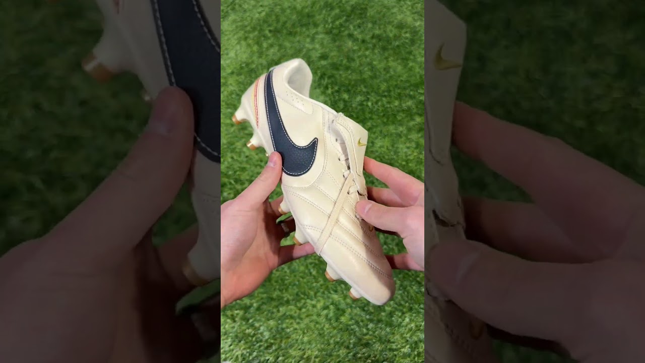Ronaldinho football boots 20 years later...