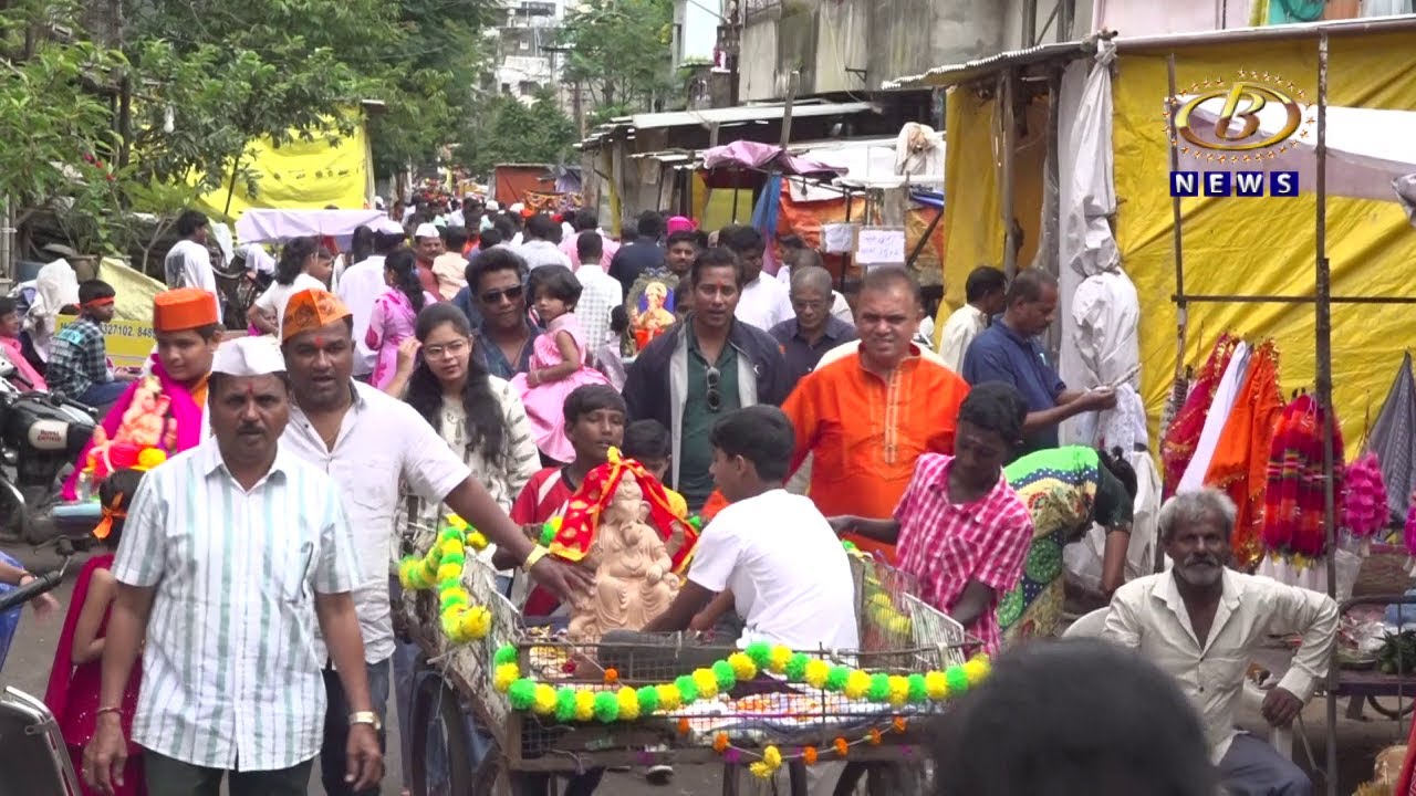 ढोल-ताशाचा निनाद, मोरयाचा गजर... प्रचंड उत्साहात आणि भक्तीमय वातावरणात झालं गणरायाचं आगमन