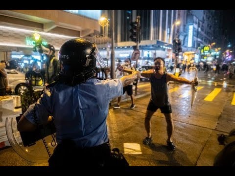 《今日点击》港警首次鸣枪示警 传道者高喊“不要” 