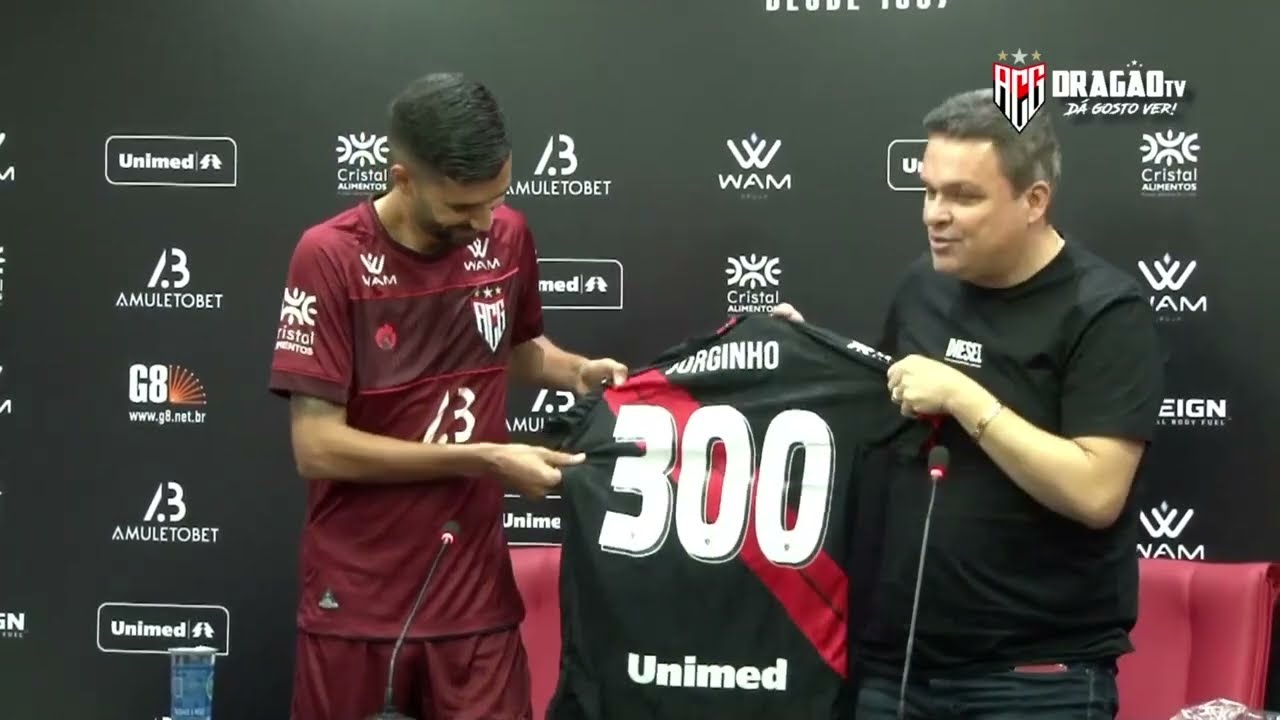 Camutanga celebra marca de 100 jogos com a camisa do Náutico