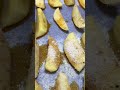 Запечена картопля в сухарях