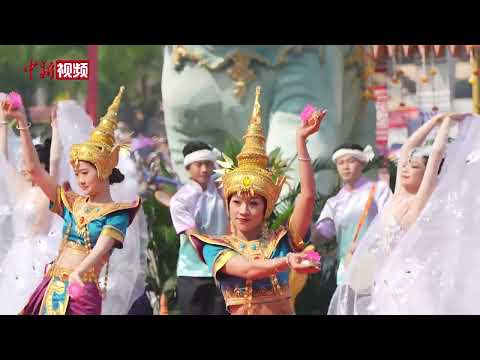 澜湄印象云南西双版纳举行民族民间文化大游演欢庆泼水节