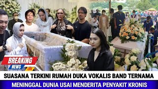 The Latest Atmosphere at the Funeral Home of a Famous Band Vocalist